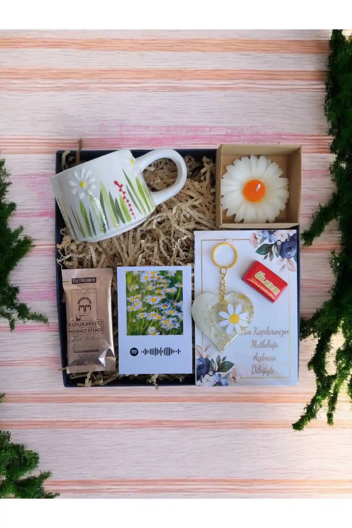 El Yapımı Seramik Kupa Seti Kişiye Özel Fotoğraf Baskılı Papatya Teması