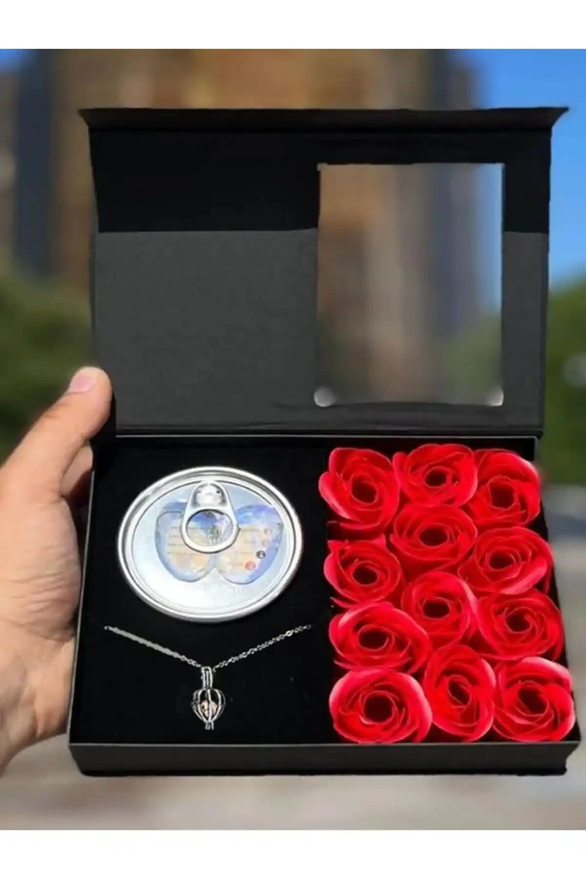 İnci Kolye ve Kırmızı Gül Kutusu ile Sevgiliye Zarif ve Anlamlı Hediye Seti