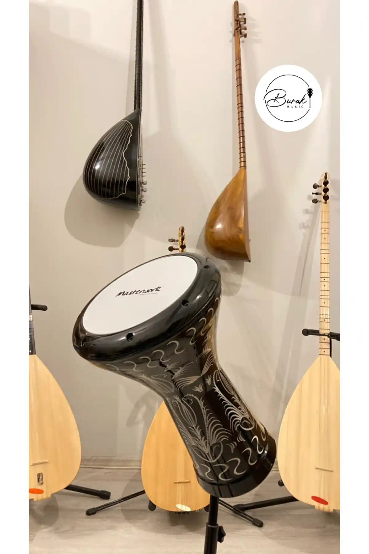 MASTERWORK İşlemeli Siyah Darbuka: Geleneksel Türk Müziği ve Modern Performanslar İçin Üst Düzey Enstrüman