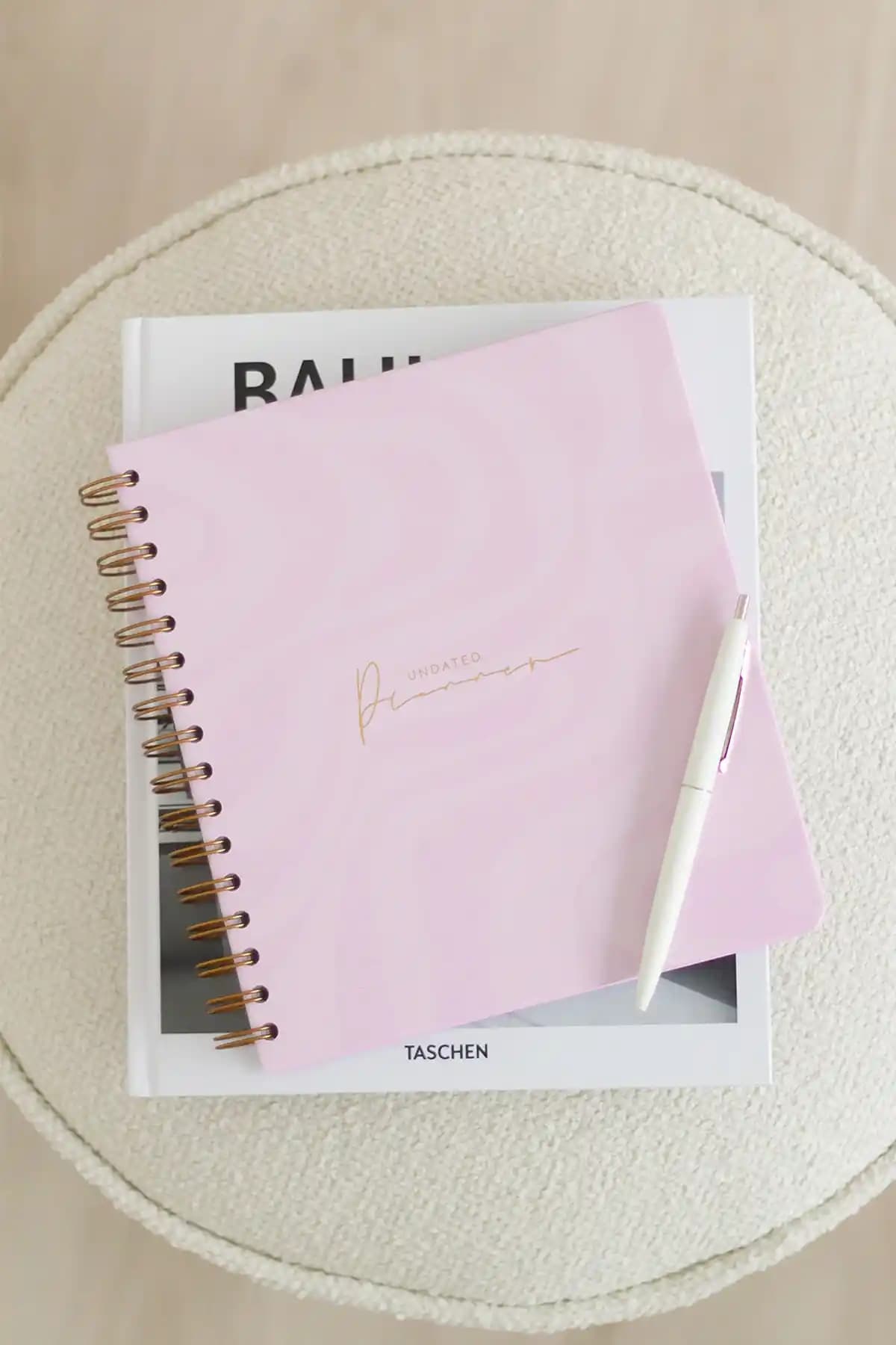 Matt Notebook Süresiz Kare Ajanda Pembe: Modern ve Fonksiyonel Planlama Çözümü