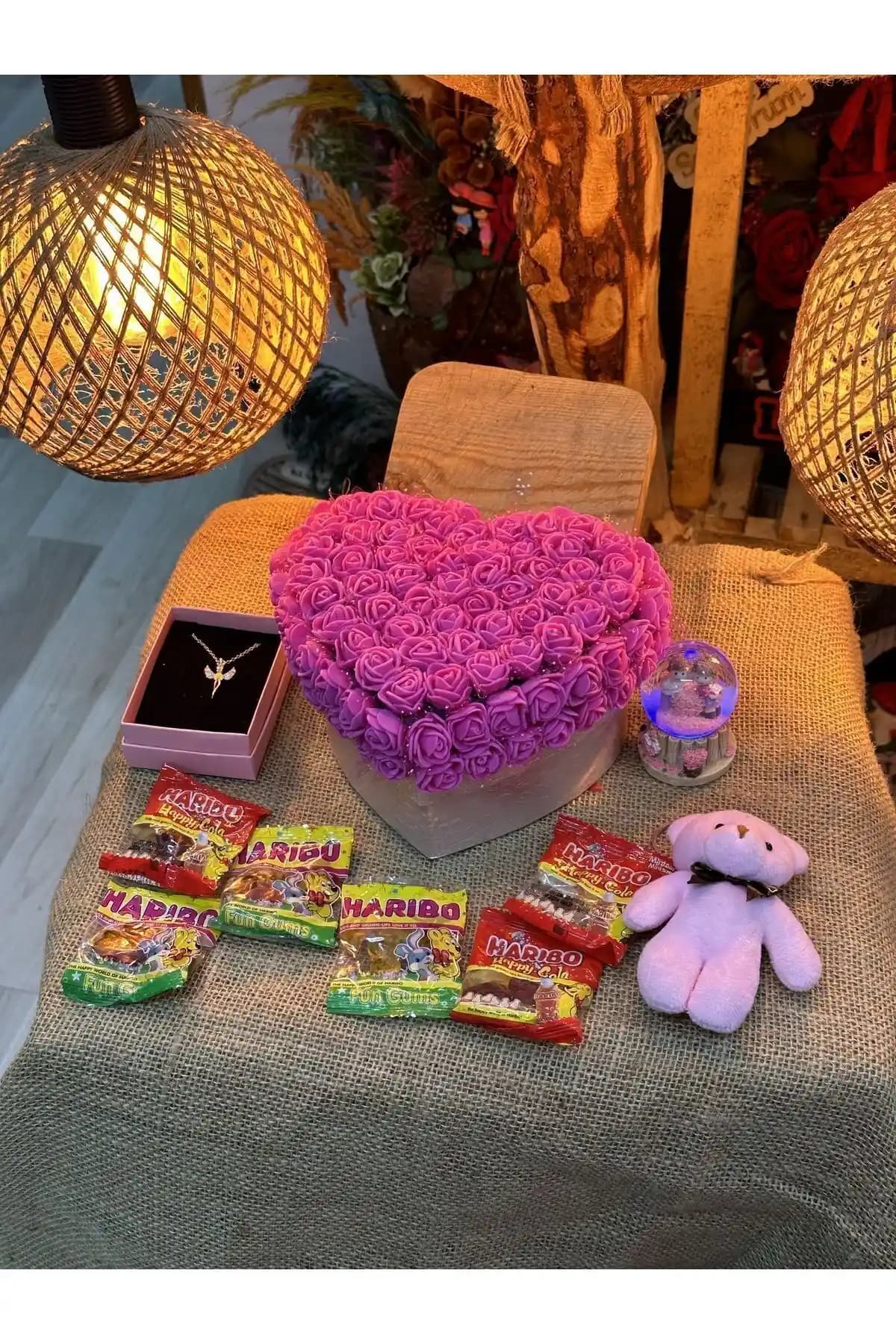 Sevgiliye Özel PİNK SHAKE Hediye Kutusu Romantik ve Şık Tasarımıyla Duyguları Güçlendirir