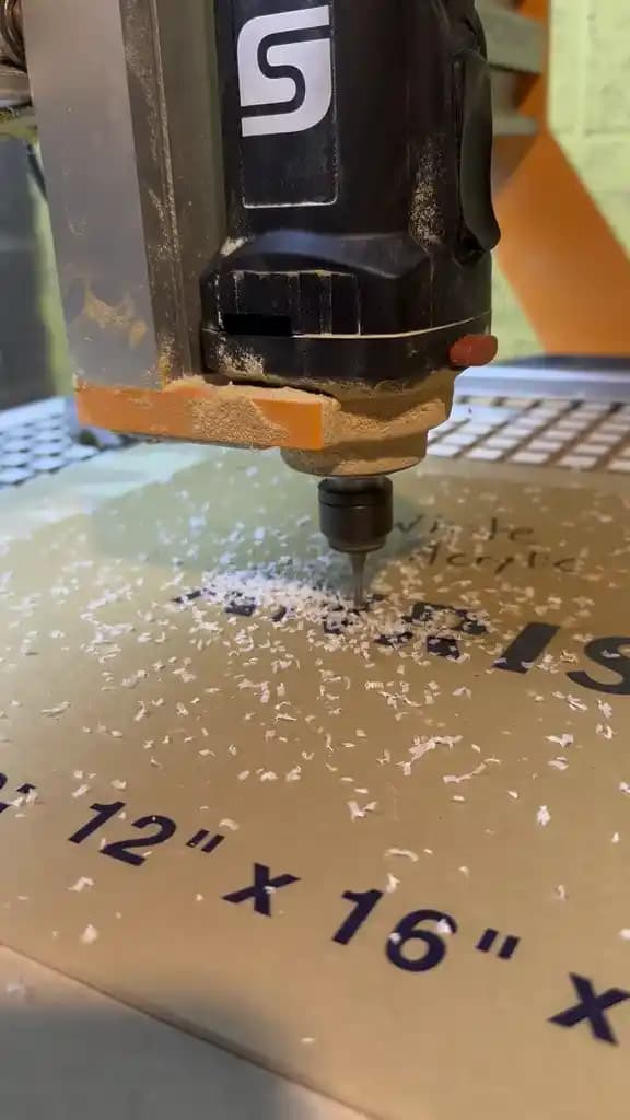 Ahşap İşçiliği ve CNC Kesimle Kişiye Özel Tabela Tasarım Süreci ve Teknolojileri