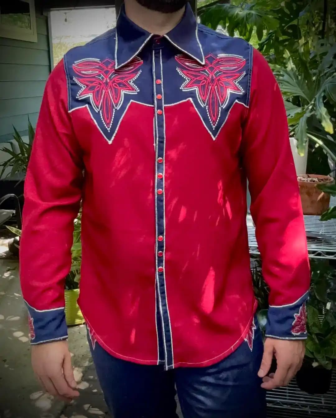 Batı Tarzı Rodeo Kıyafeti Tasarımı: Kumaş Seçimi, Kalıp ve Dikiş Teknikleri