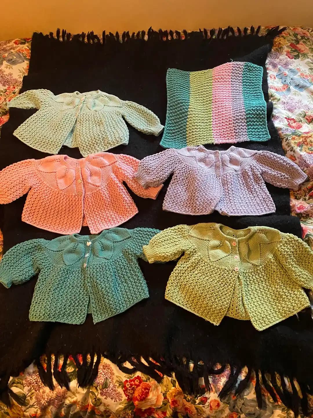 Bernat Softee Baby Cotton ile Leaf and Lace Set Deseniyle Küçük Kazak ve Battaniye Örgüsü