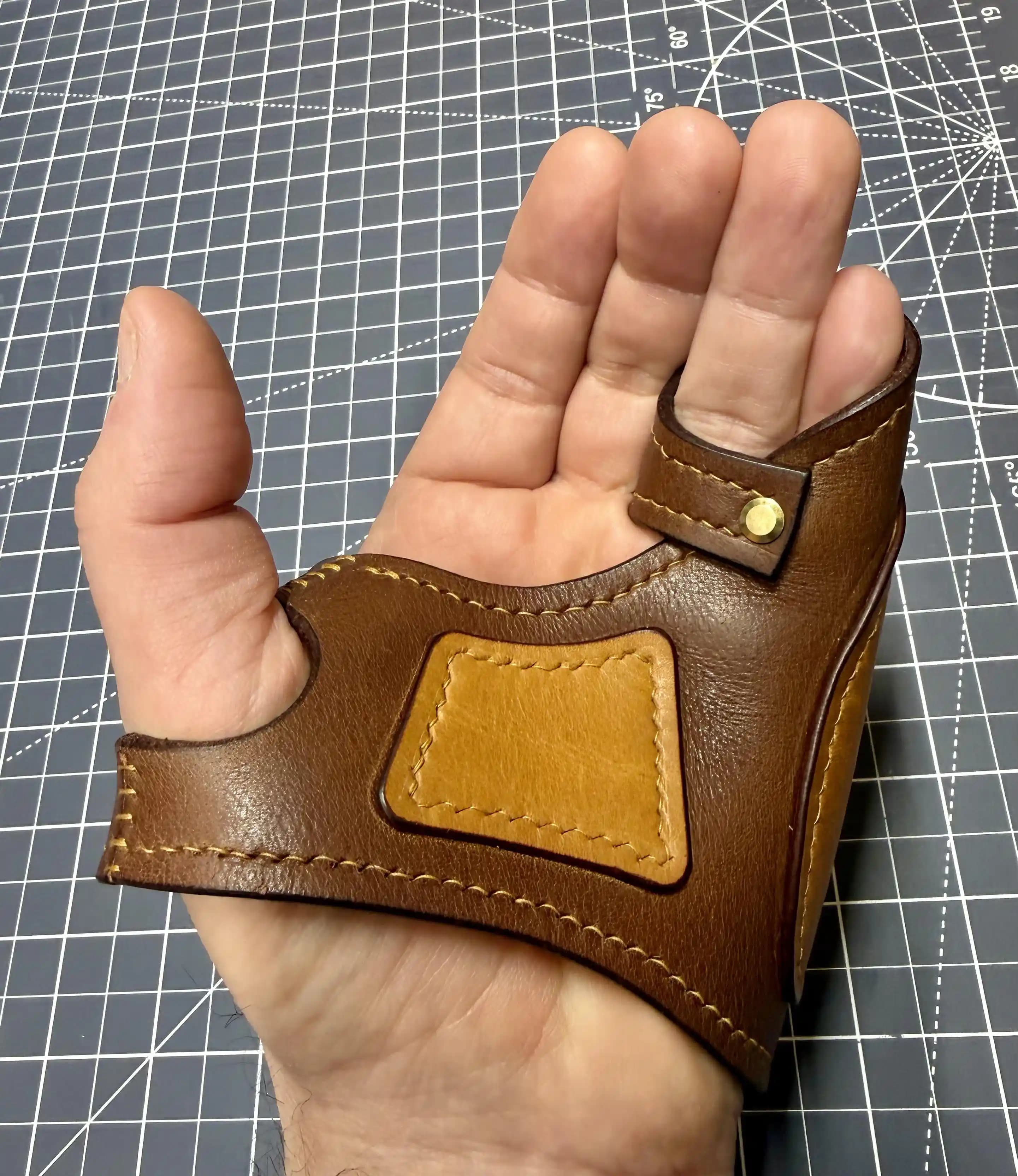 Deri İşçiliğinde Dikiş Eldivenleri ve Parmak Koruyucularının El Sağlığına Etkisi