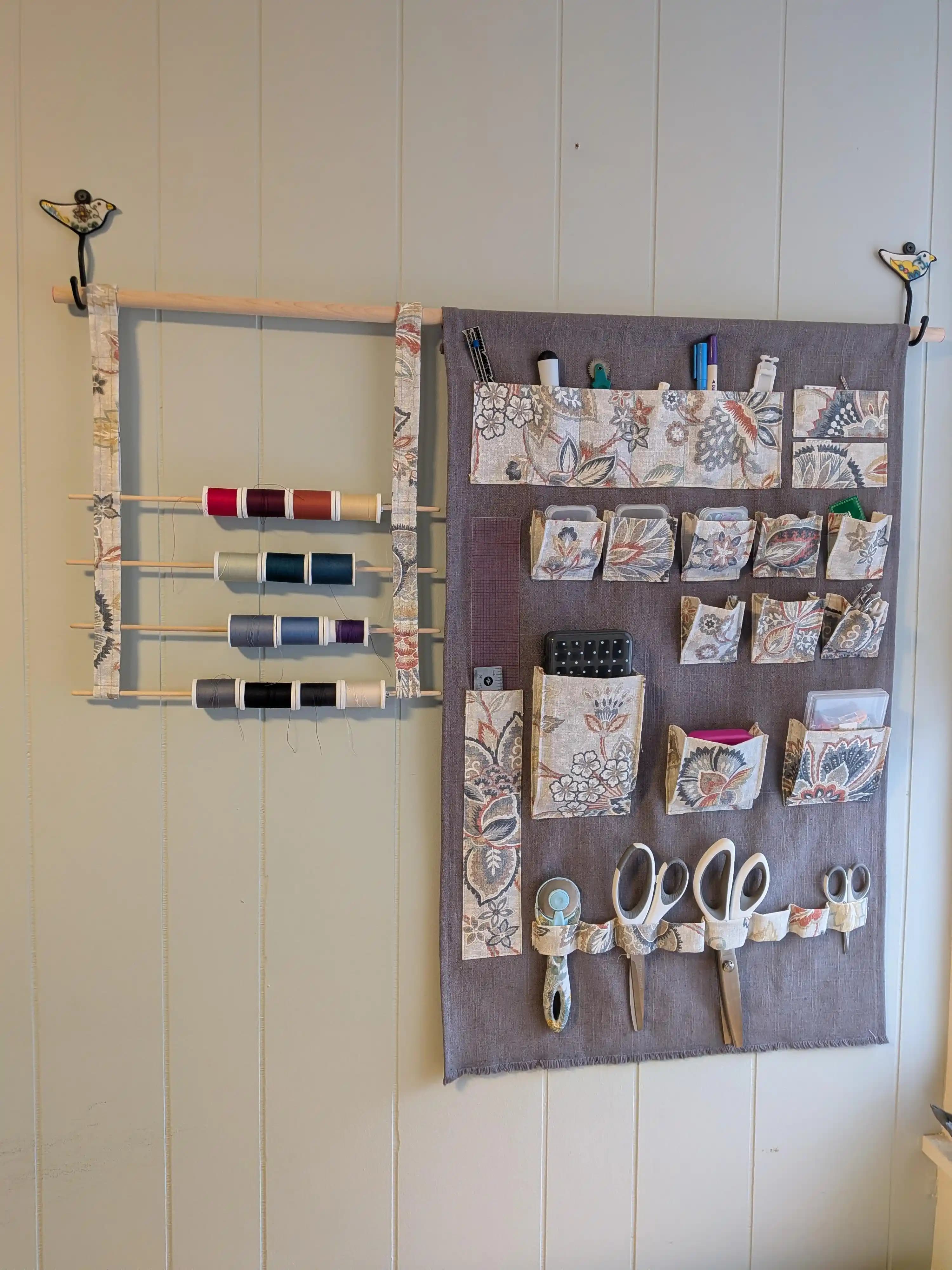 Dikiş Malzemeleri İçin Dayanıklı ve Fonksiyonel Asılabilir Organizer Tasarımı