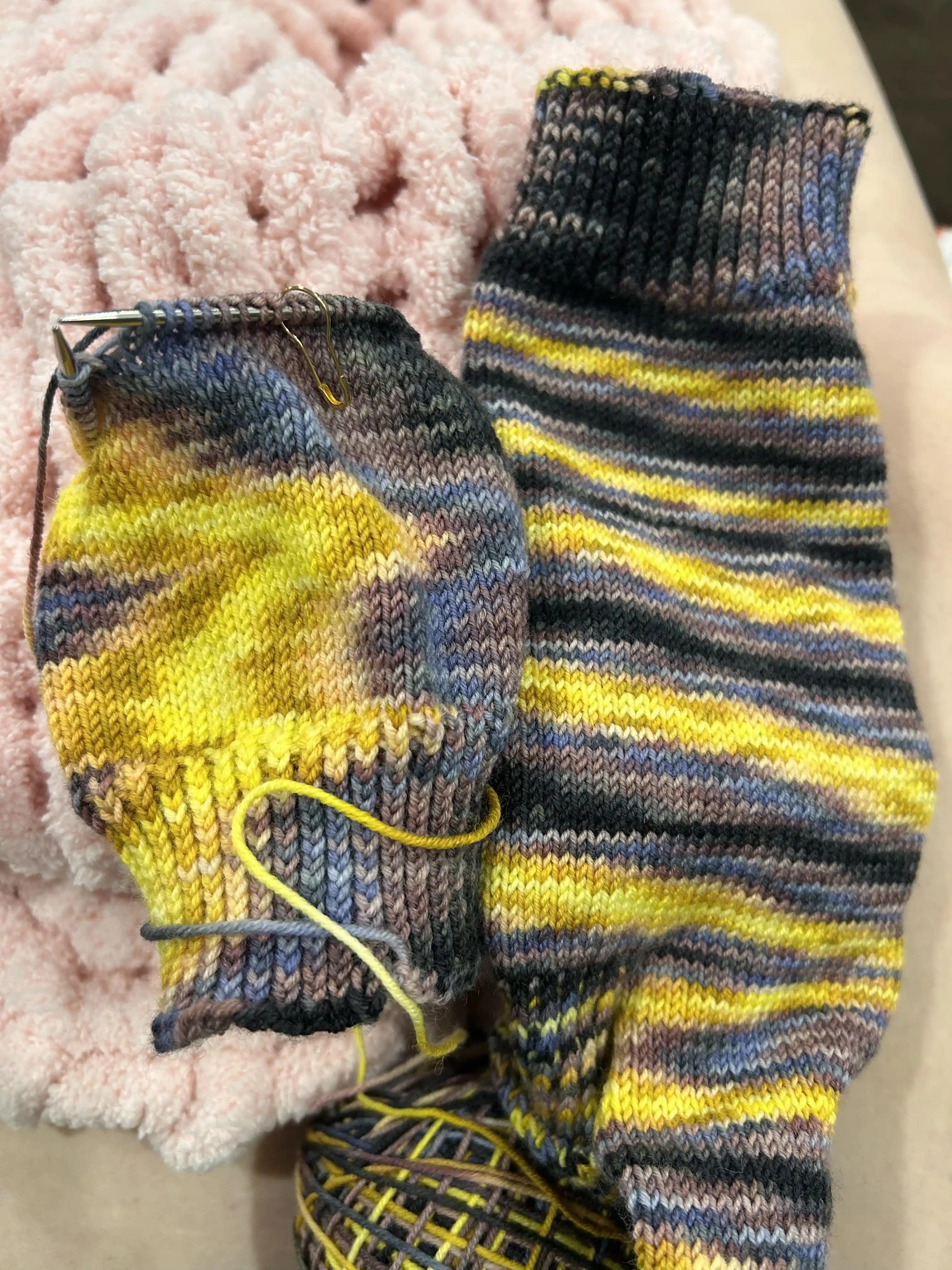 El Boyaması İpliklerde Desen Farklılıklarının Teknik Nedenleri ve Örme Süreci Etkileri