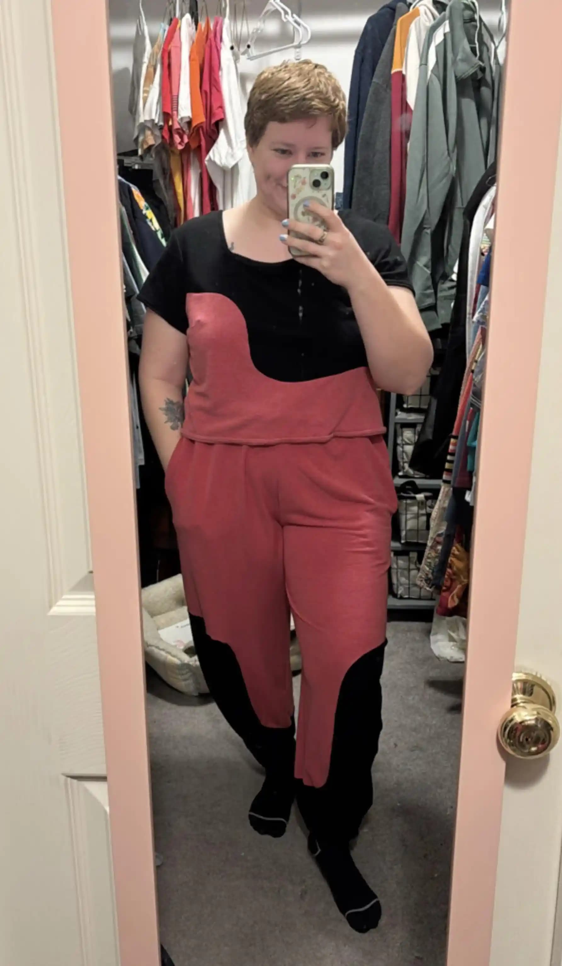 French Terry Kumaştan Eşleşen Takım Tasarımı ve Stil Önerileri ile Pijama Görünümünün Önlenmesi