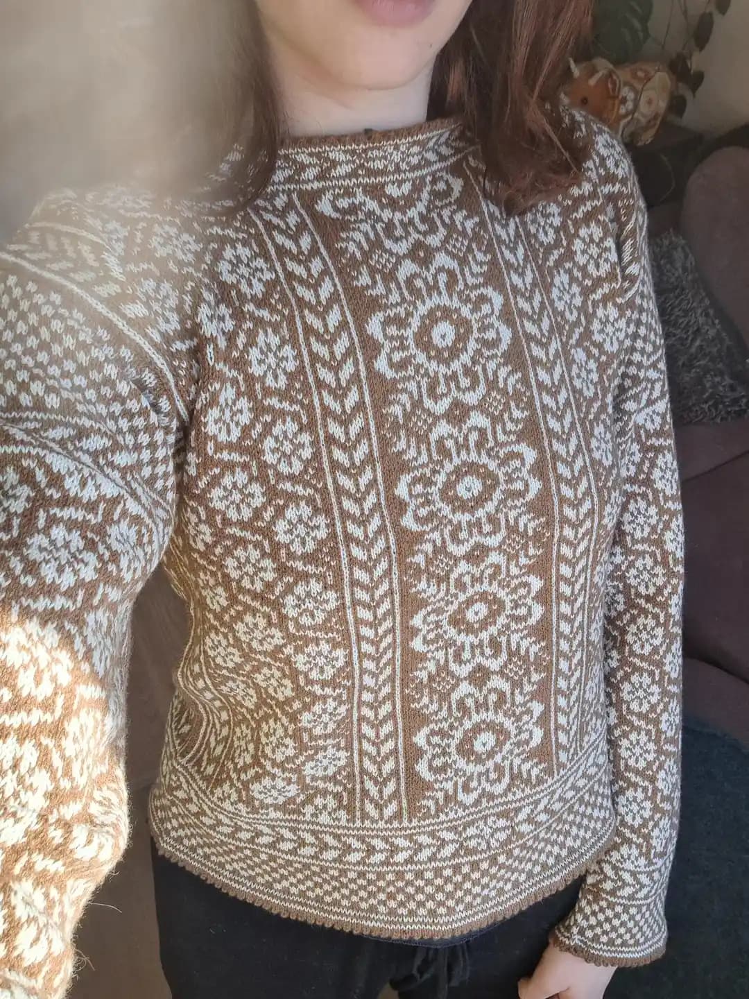 İleri Düzey Örgü Teknikleriyle Renkli Kazak Yapımı: Wintergarden Pullover İncelemesi