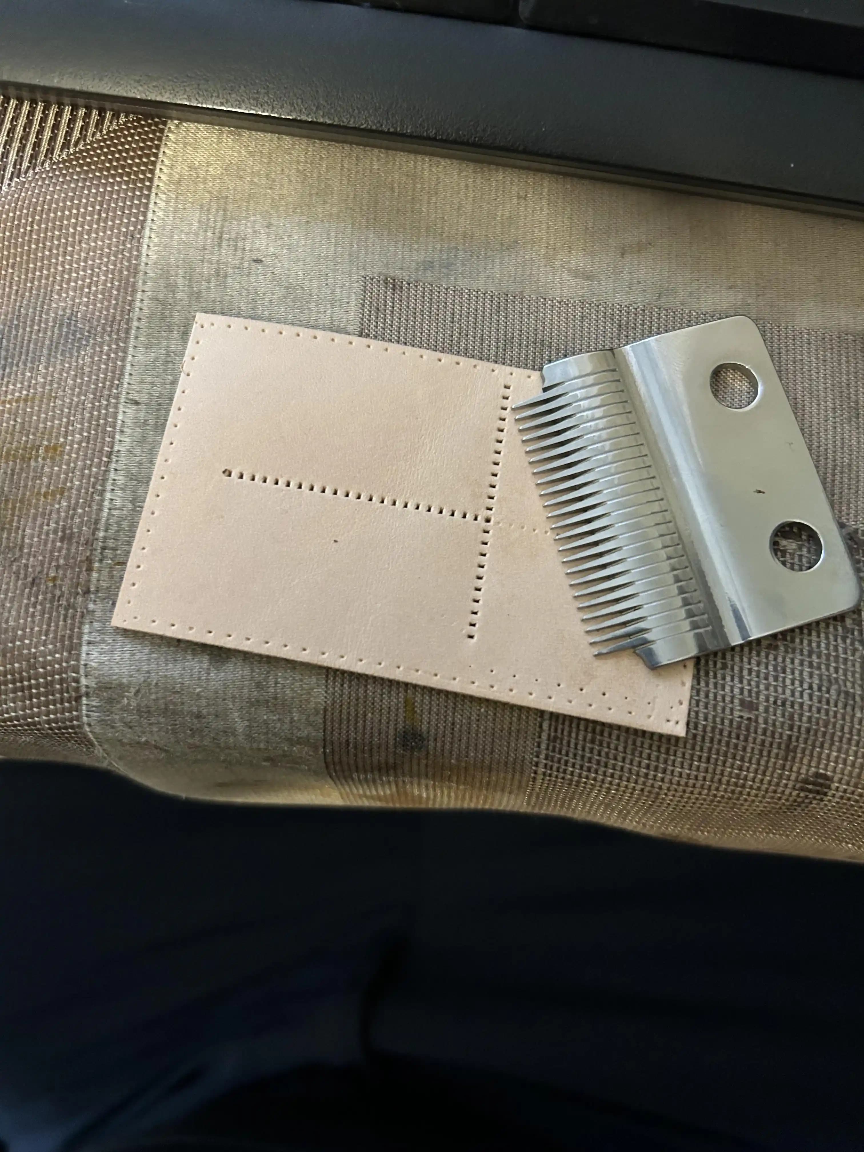 Kırık Saç Kesme Makinesi Parçalarının Deri Dikişi İçin Pratik ve Dayanıklı Kullanımı