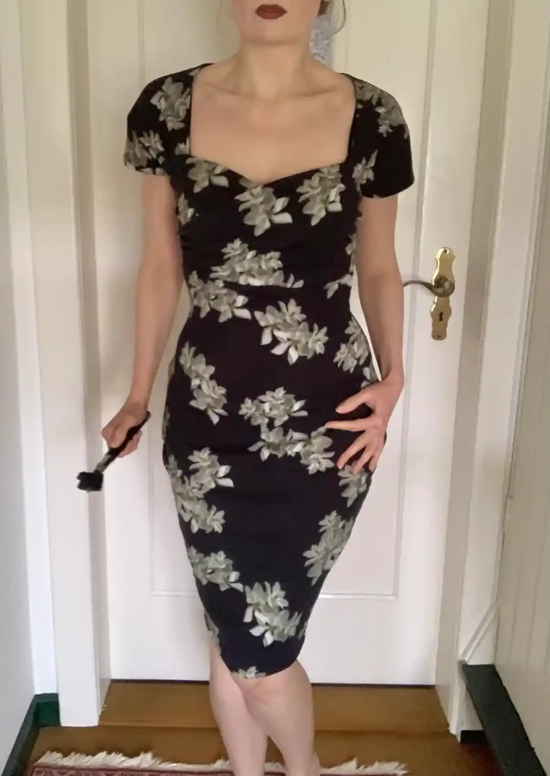 Kişisel Ölçülerle 10 Yıllık Elbisenin Yeniden Üretimi ve Kumaş Seçimi Süreci