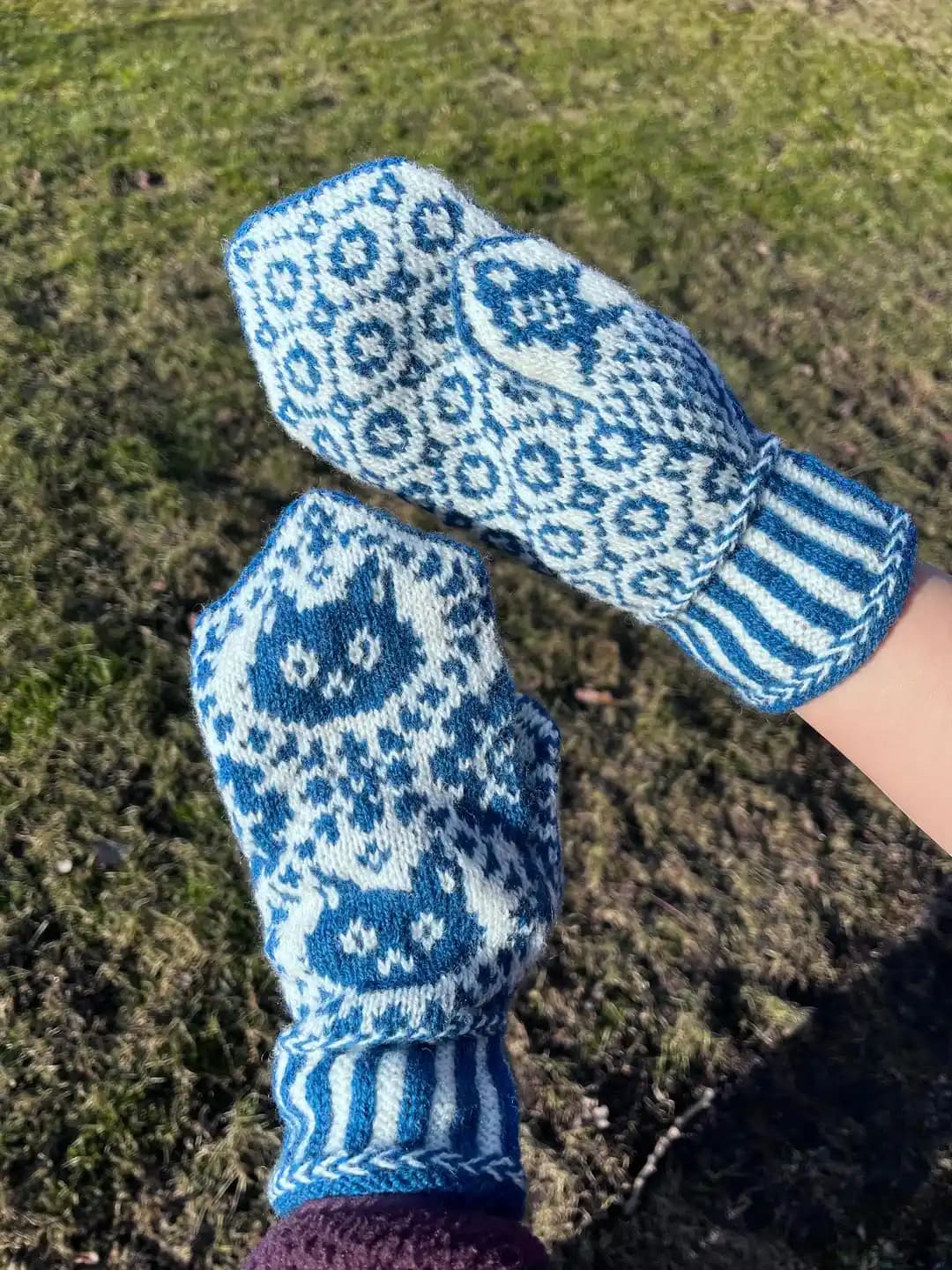 Kitten Catch Mittens: Ladderback Jakarlı Teknik ve Örgü Eldiven Tasarımında Yenilikler