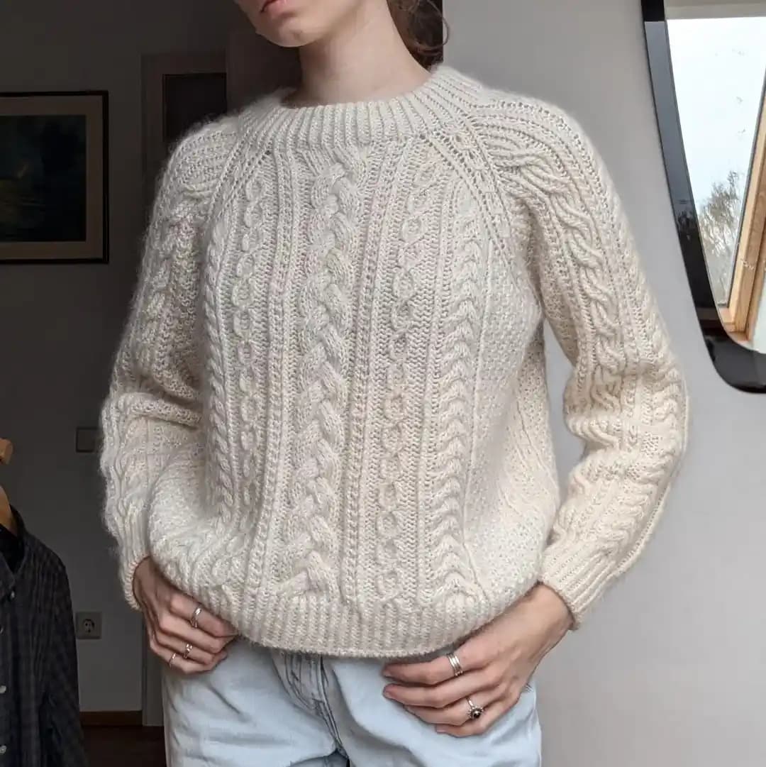 Kutovakika'nın Arctic Light Sweater Modelinde Teknik Değişiklikler ve İplik Seçimi Detayları