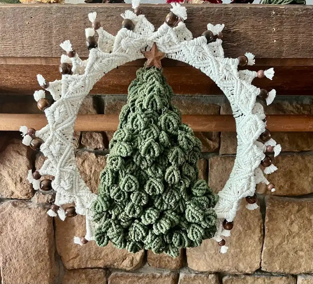 Makrome ile Ağaç ve Kar Halkası Projesi: Düğüm Teknikleri ve Işıklandırma Yöntemleri