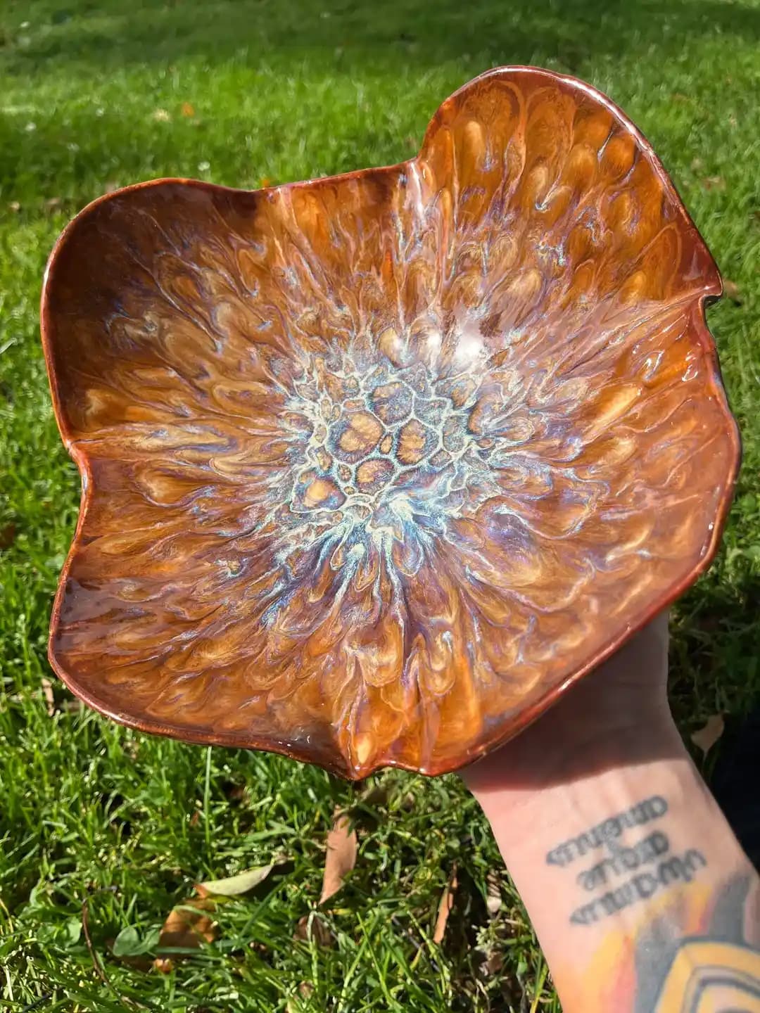 Mantar Temalı Kase ve Tabaklarda Frozen Pond Sırlama Tekniğinin Uygulama ve Özellikleri