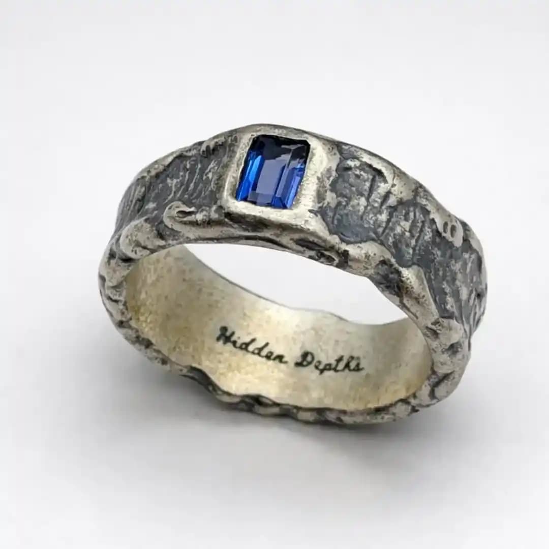 Molten Tarzı Takı Tasarımı: Doğal Estetik ve Tasarım Tartışmalarının Analizi