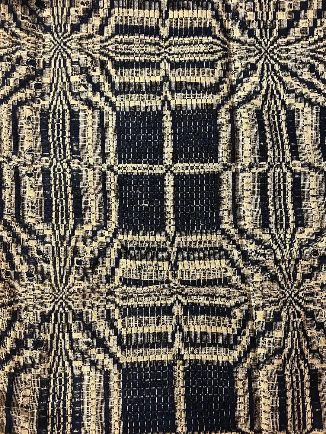 Overshot Tekniğiyle Dokunmuş Antika Örtüler: Tarihi, Özellikleri ve Bakım Yöntemleri