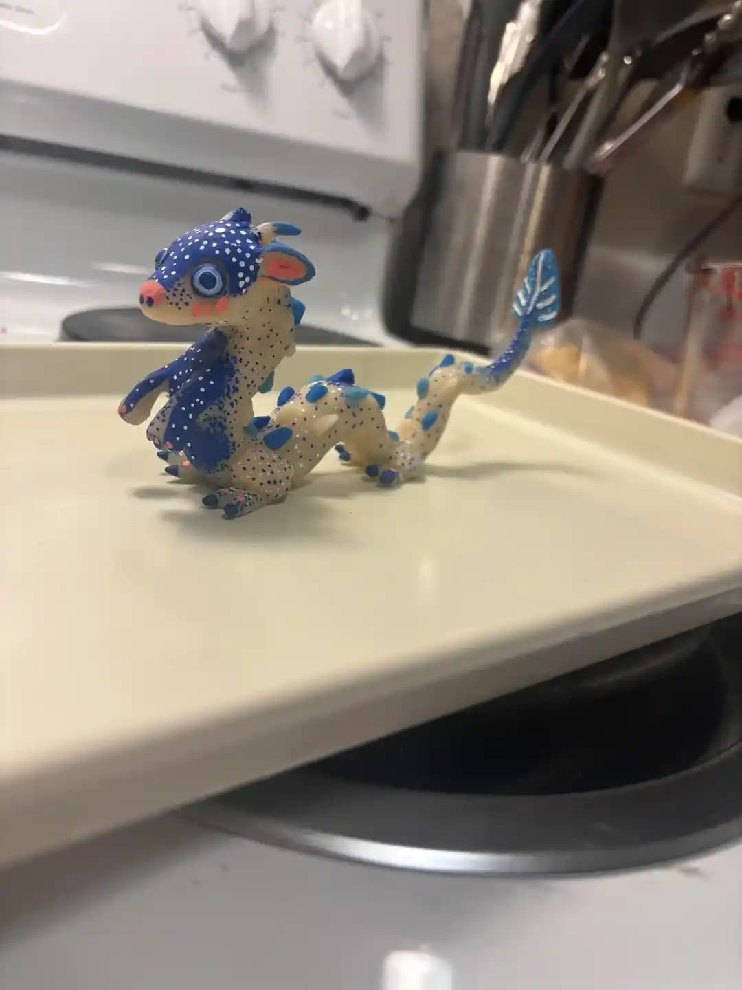 Polimer Kil Figürlerde Göz Tasarımı: Korkutucu İfadenin Yumuşatılması Teknikleri ve Malzeme Seçimi