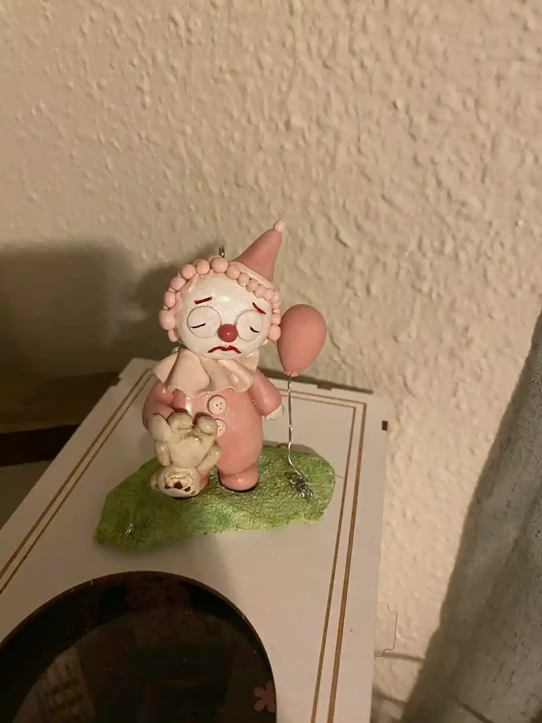 Polimer Kil ile Figür Yapımında Zorluklar ve Yaratıcı Çözümler: Sad Clown Girl Örneği