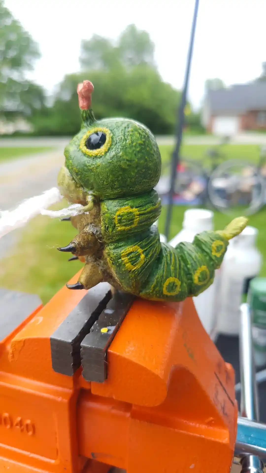 Polimer Kil ve Armature Tel ile Gerçekçi Caterpie ve Bulbasaur Heykelleri Üretimi