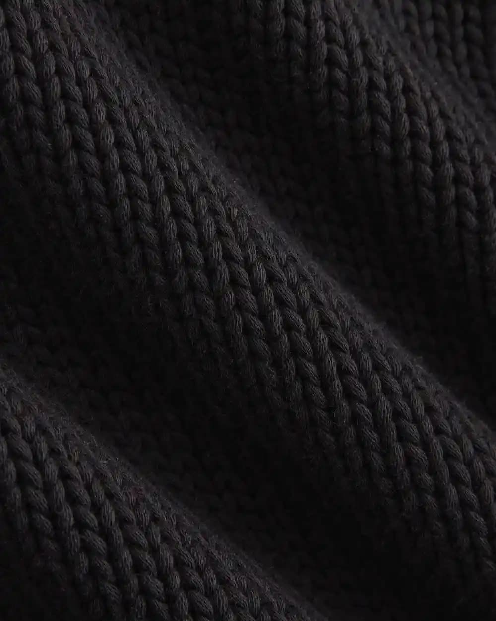 Siyah Giyim Tercih Edenler İçin Renkli Örgü Projelerinde Uygun Yaklaşımlar ve Teknikler