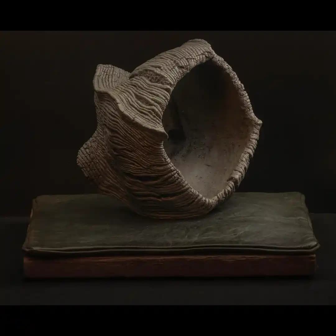 Siyah Kil Saksı Yapımında Kil Seçimi, Pişirme ve Doku Teknikleri