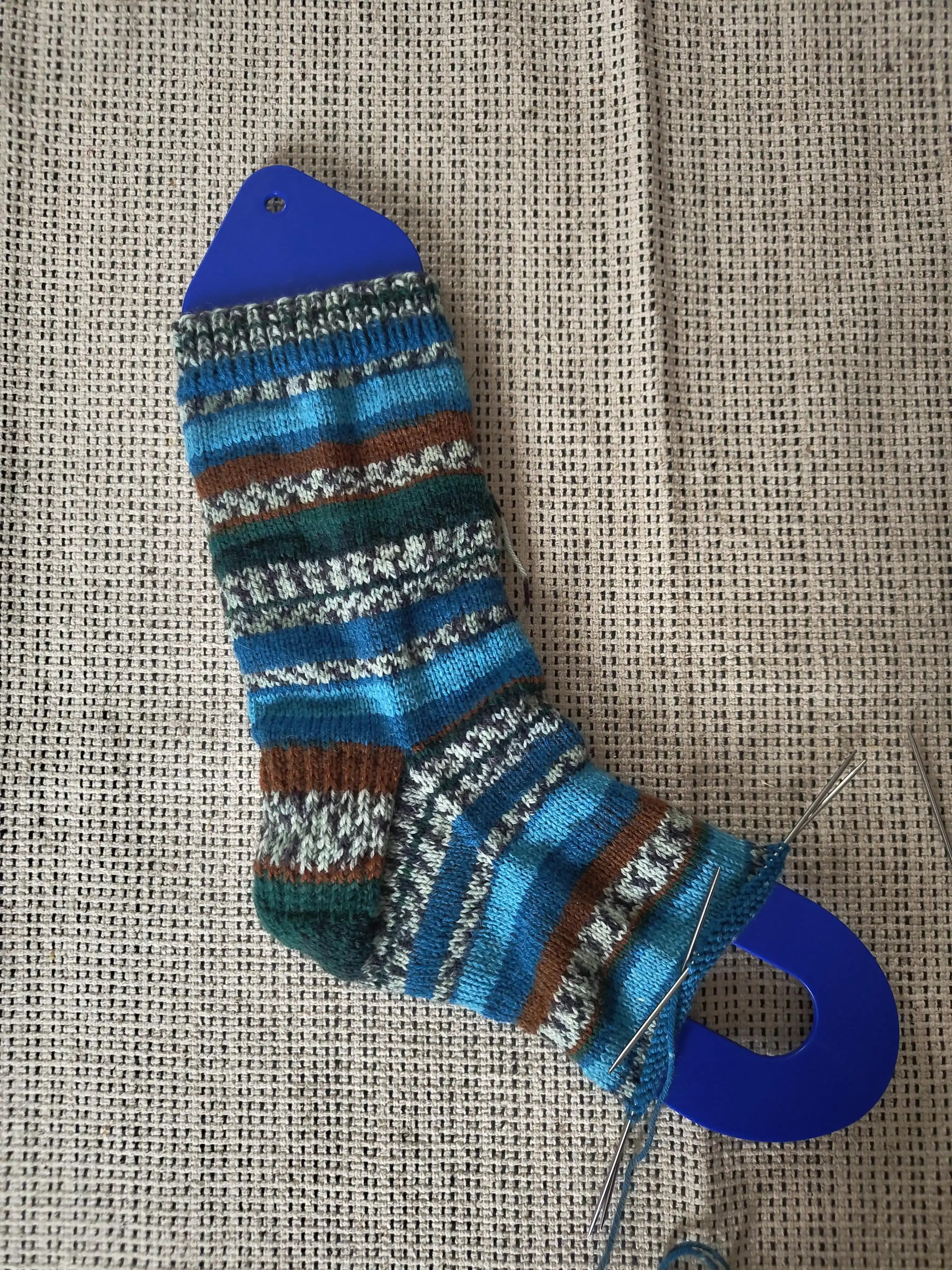 Tamamen El Örgüsü Çorap Stokuna Geçiş: Kullanım Alanları, Malzeme ve Bakım Önerileri