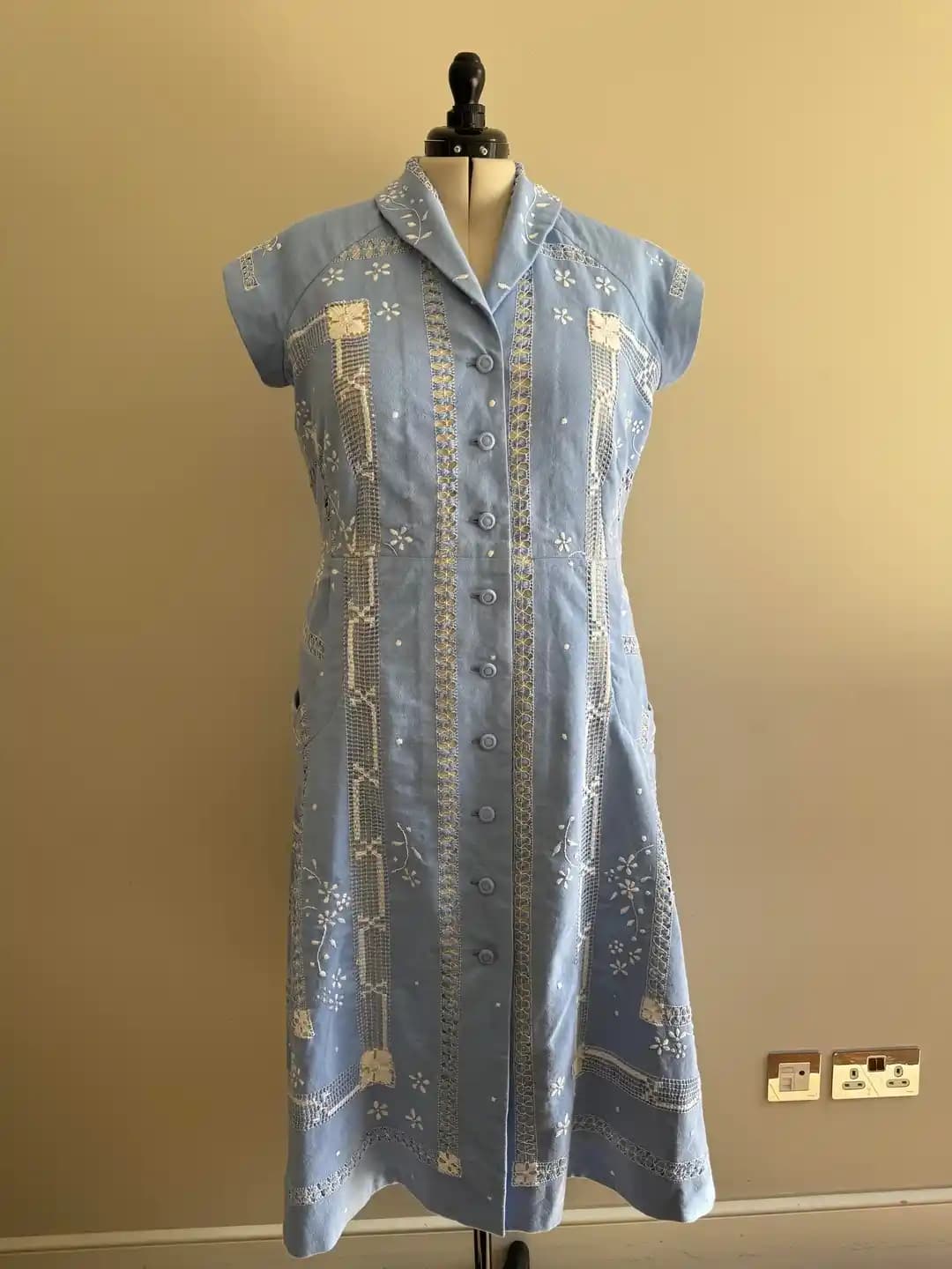 Vintage Masa Örtüsünden Elbise Tasarımı ve Dikişi İçin Teknik ve Estetik Yaklaşımlar