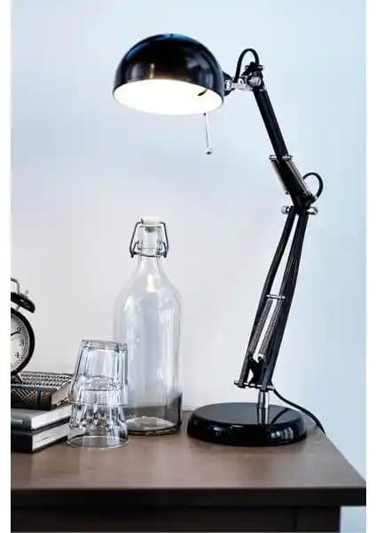 Ikea Forsa Çalışma Lambası: Modern Tasarım ve Fonksiyonelliğin Birleşimi