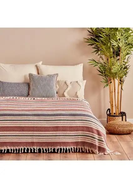 Bella Maison Linea ve Madame Coco Stephane Tek Kişilik Yatak Örtüsü Karşılaştırması 1