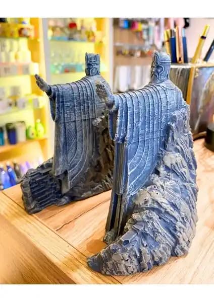 Yüzüklerin Efendisi Temalı Argonath Heykelleri Koleksiyonunuza Mistik ve Tarihi Bir Dokunuş Katar