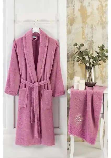 Banyo Bornozları Karşılaştırması: Pamuklu ve Mikrocoton Modellerinin Özellikleri