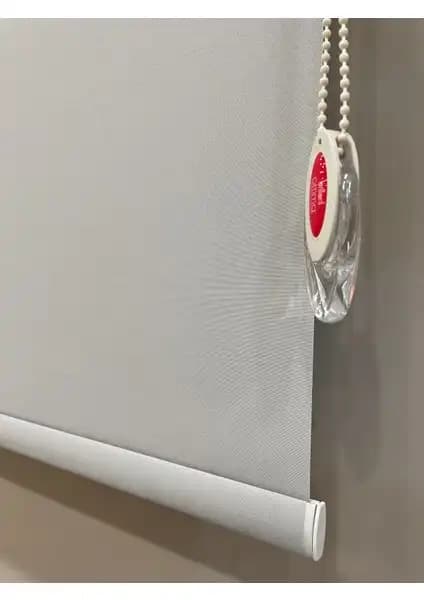 Brillant Stor ve Venassa Blackout Stor Perde Karşılaştırması: Özellikler ve Kullanıcı Yorumları 1