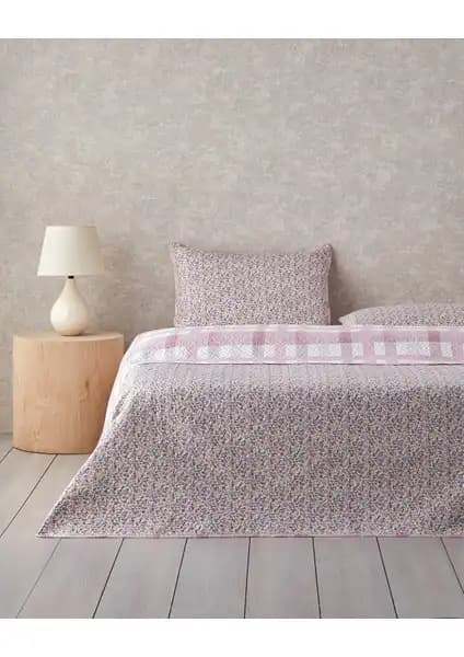 English Home Blushing Blooms ve Patch Line Yatak Örtüsü Karşılaştırması 1