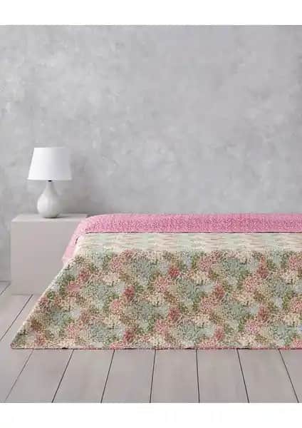 English Home Çift Kişilik Yatak Örtüleri Karşılaştırması: Blossom Bouquet ve Wild Forest Modelleri