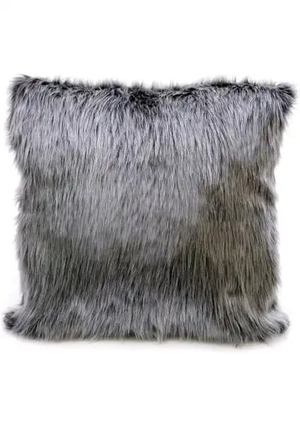 Ev Dekorasyonunda Kullanılan Peluş ve Teddy Puffy Kırlent Kılıflarının Karşılaştırması 1