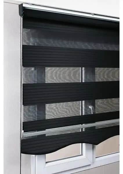 İki Siyah Zebra Stor Perde Modelinin Özellikleri ve Karşılaştırması