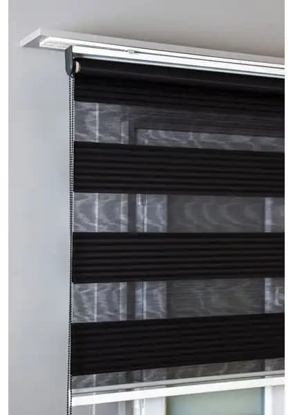 İki Siyah Zebra Stor Perde Modelinin Özellikleri ve Karşılaştırması 2