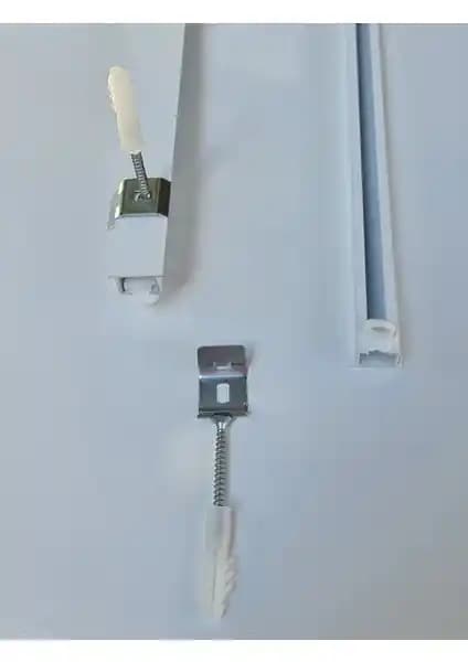 Korniş ve perde rayları karşılaştırması: GARDINESTAN JUNG CFO GmbH ve Özbereket Yapı Market ürünleri