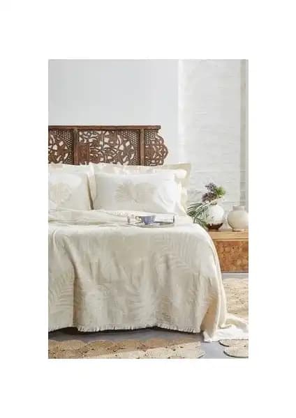 Linens Vita ve Yataş Bedding Belinda Yatak Örtüsü Setleri Karşılaştırması 2