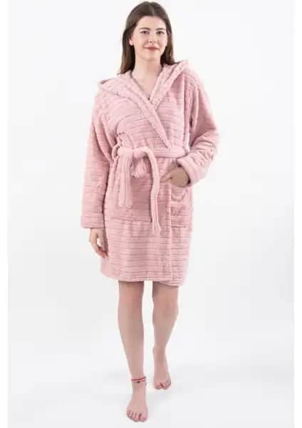MaisonArt Comfy ve Zeynep Tekstil Penguen Nakışlı Bornoz Karşılaştırması