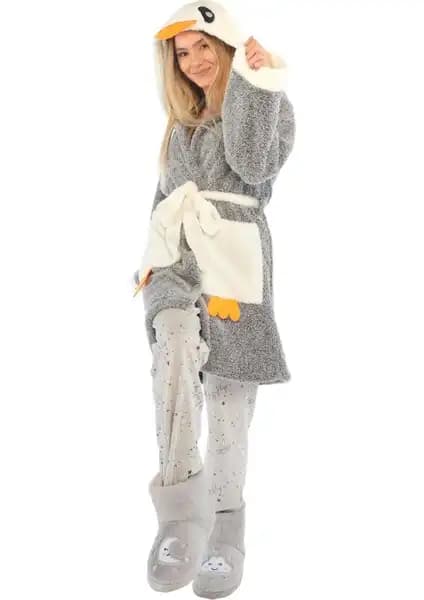 MaisonArt Comfy ve Zeynep Tekstil Penguen Nakışlı Bornoz Karşılaştırması 2