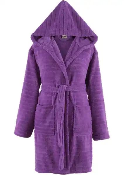 MaisonArt Comfy ve Zeynep Tekstil Penguen Nakışlı Bornoz Karşılaştırması 2023