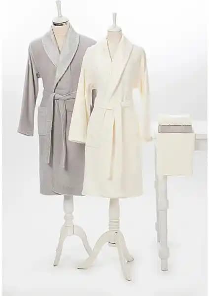 Özdilek Camellia Gri Krem ve Point Happy Aile Bornoz Setleri Karşılaştırması