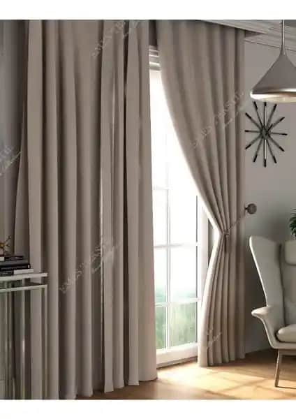 Perde Pendik Bej Blackout ve Taç Siyah Karartma Modellerinin Detaylı Karşılaştırması