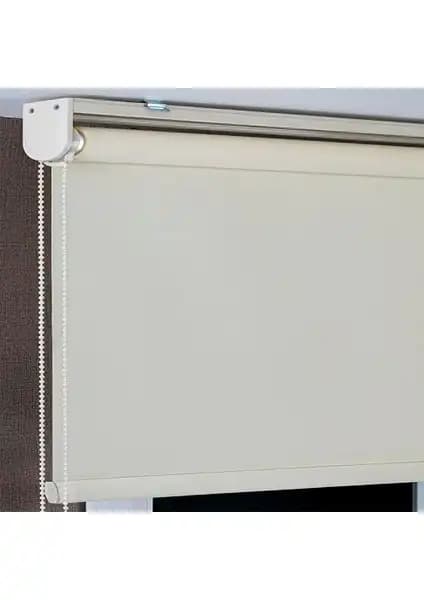 Stor Perdeler Karşılaştırması: Siyah Blackout ve Krem Polyester Modelleri 2