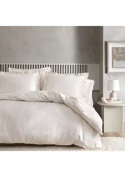 Yataş Destra Saten ve Bedding Plain Çift Kişilik Nevresim Takımları Karşılaştırması 1