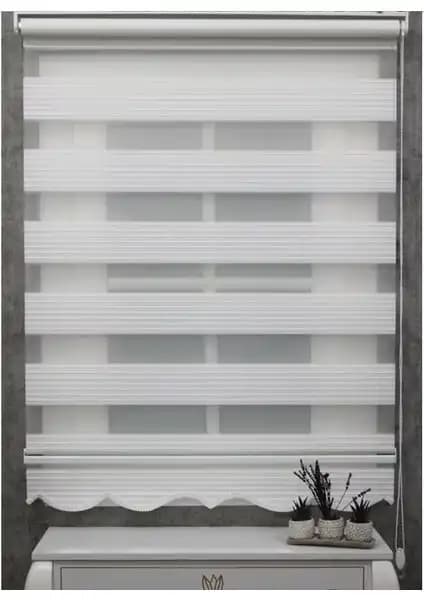 Zebra Stor Perde Karşılaştırması: Ekru Geniş Pliseli ve Etek Dilimli Modeller 2