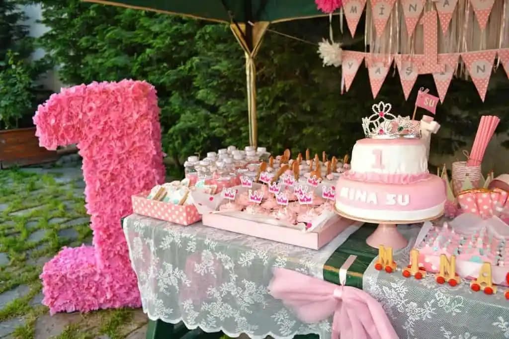 1 Yaş Doğum Günü Dekorasyonu: Güvenlik ve Estetik İçin Temel Yaklaşımlar