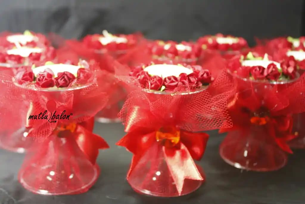 Kına Paketi Süsleme: Geleneksel Motiflerle Modern Kına Gecesi Dekorasyonu